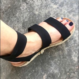 Wide-strap platform sandals 🌻super cute🌻